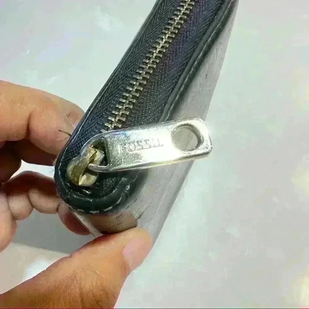 FOSSIL  BLACK LEATHER WALLET - Picture 7 of 12